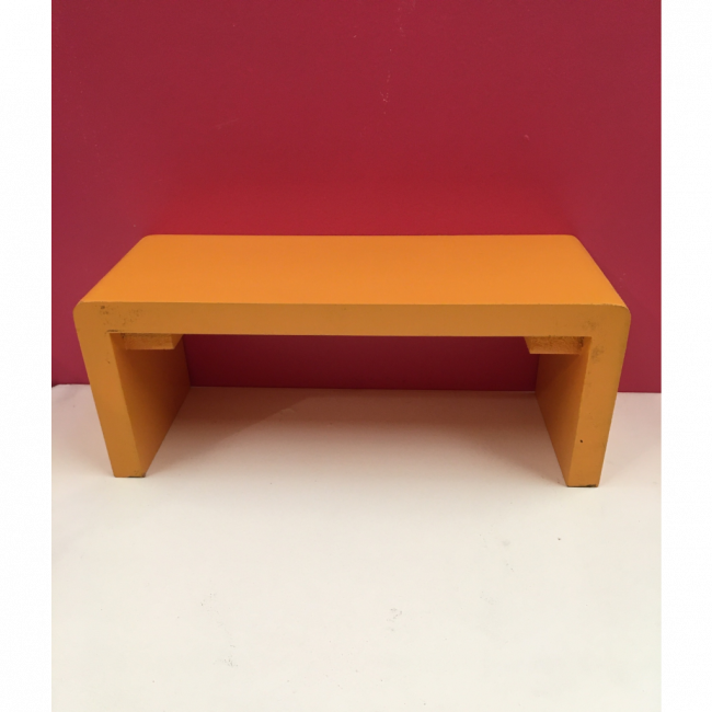 ALTURA DE MESA LAQUEADA AMARELO