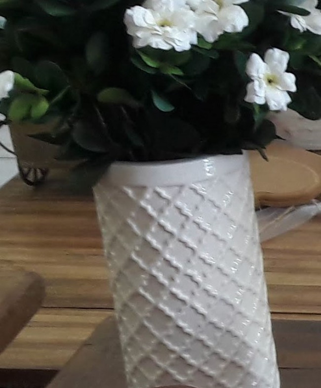 VASO DE CERAMICA BRANCO COM ARABESCO ZARA