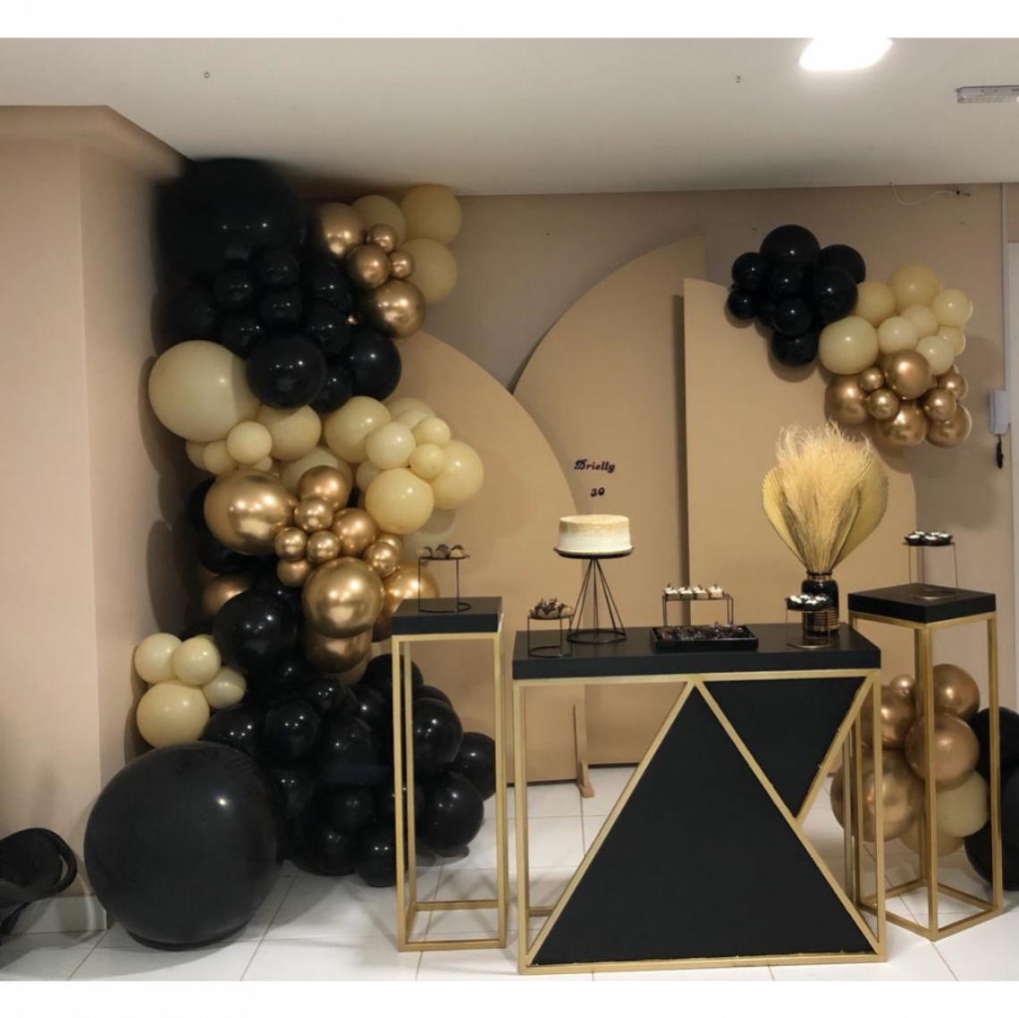 Festa Adulta preto/dourado