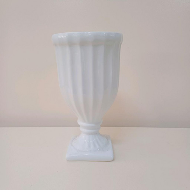 Vaso branco de cerâmica taça