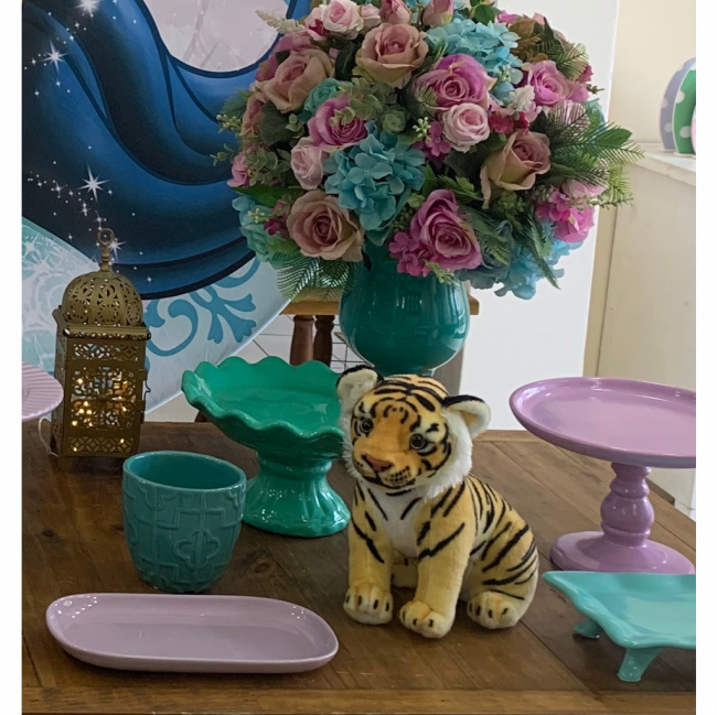TIGRE EM PELUCIA DEITADO