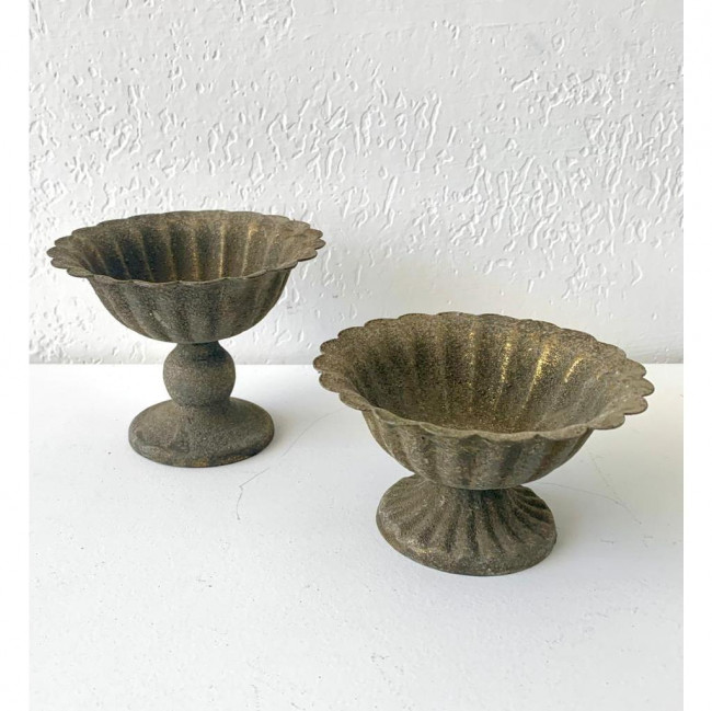 VASO DOURADO EM METAL ENVELHECIDO - P