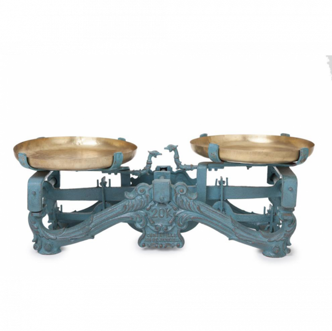 BALANÇA FERRO VERDE ÁGUA COM 2 PRATOS DOURADOS (C 57 CM | L 19 CM | A 19 CM)