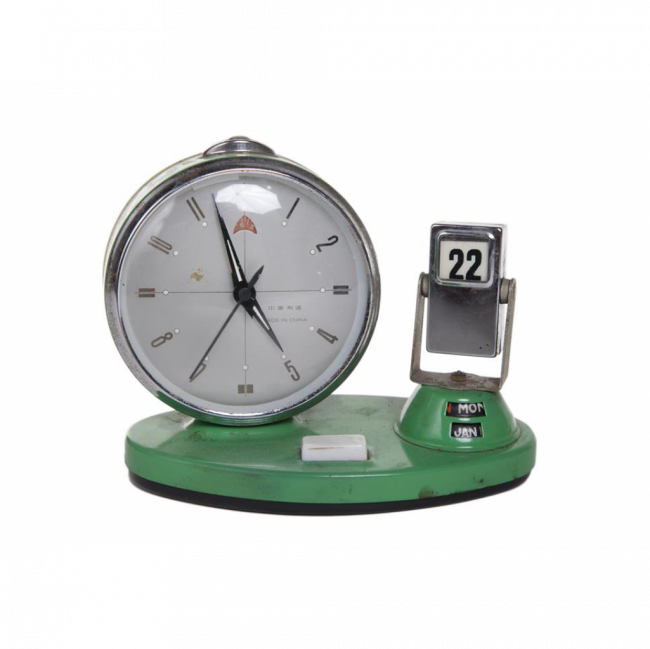 RELÓGIO VINTAGE ALUMÍNIO VERDE POSTO DE GASOLINA (C 12 CM | L 8 CM | A 14 CM)