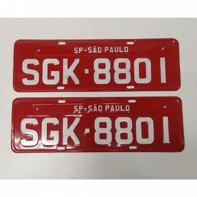 Par de Placa de Carro Anos 2000 Vermelha
