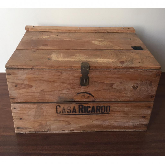 CAIXA DE MADEIRA COM FECHO (45C X 30L X 25A)