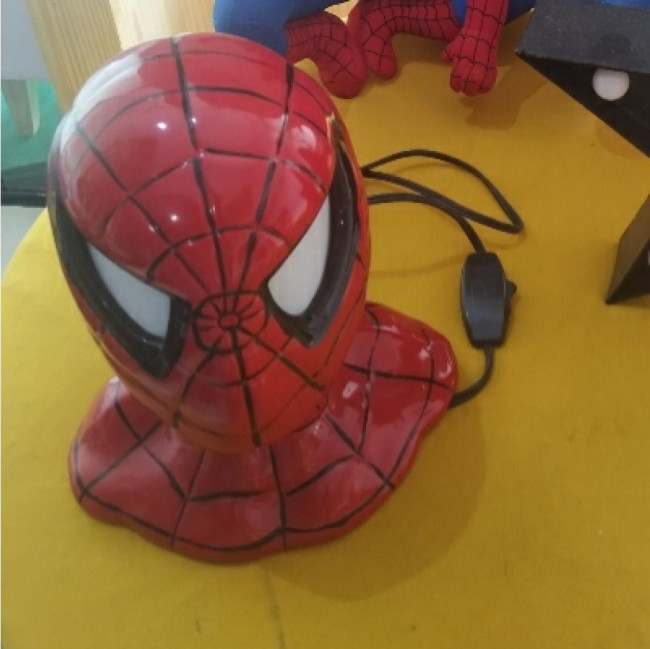 Homem aranha cabeça luminoso