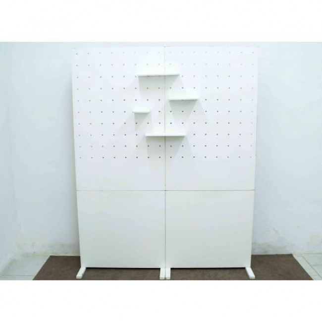 PAINEL PEGBOARD BRANCO COM 4 PRATELEIRAS 1,60