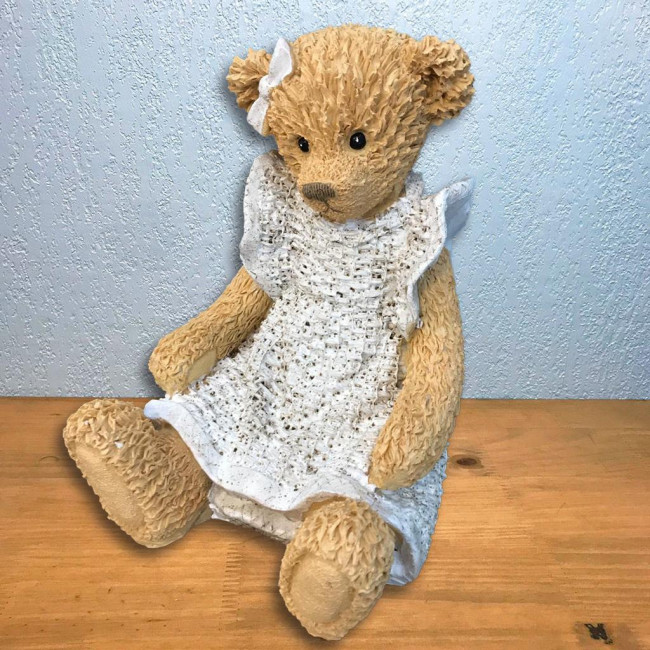 .Urso Resina Menina M1 Sentada - 21cm (A) x 15cm (L)