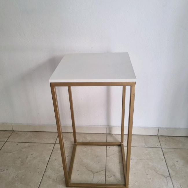 Mesa de ferro tampo branco