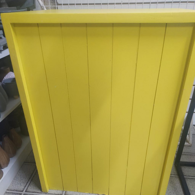 CUBO AMARELO FRISADO DE MADEIRA