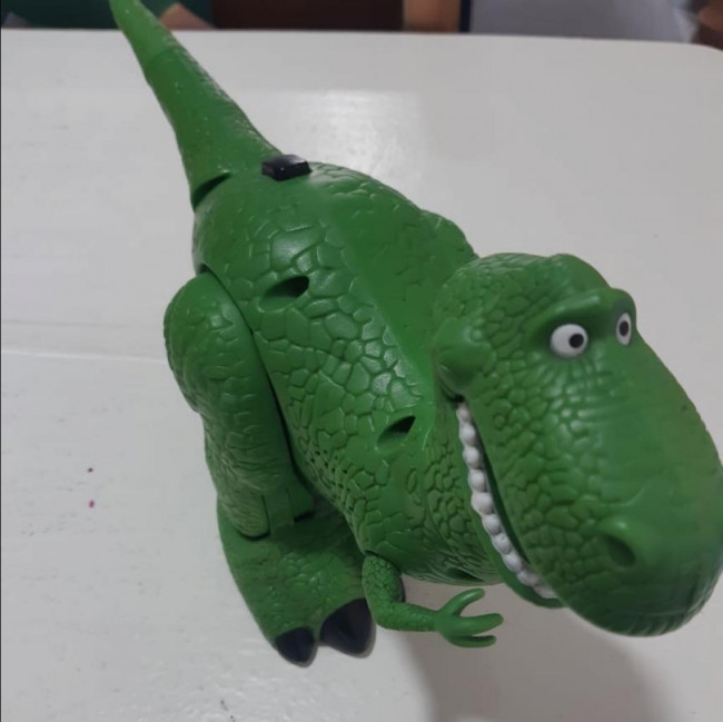 LÚDICO DINOSSAURO TOY STORY VERDE