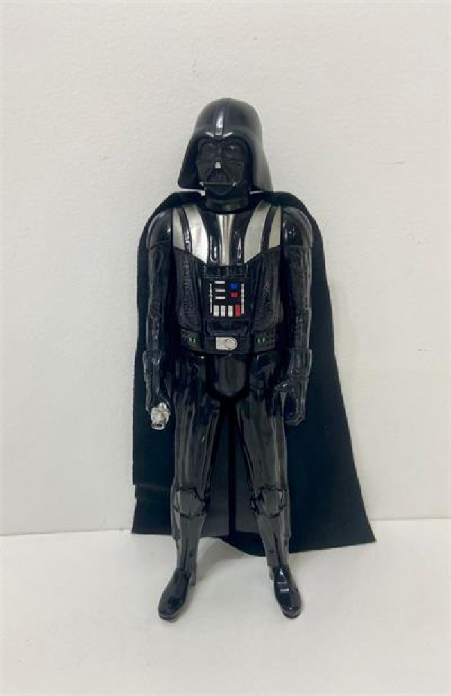 BO - PLAST - DARTH VADER COM TRAGE - STAR WARS - PRET - A29