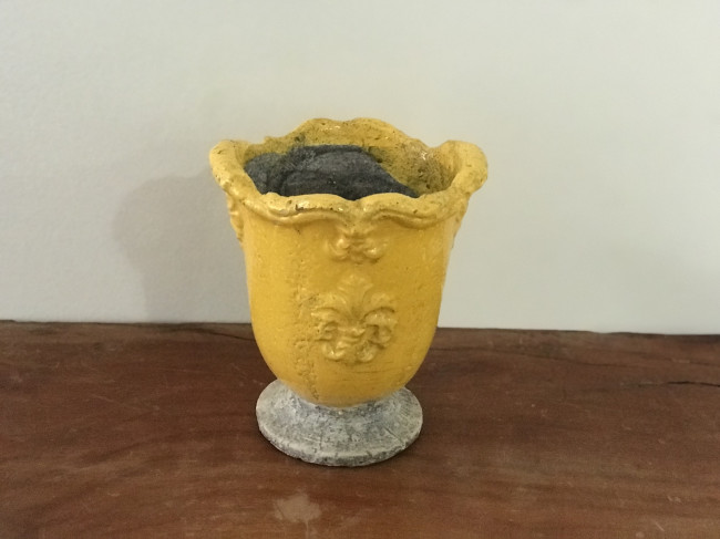 VASO AMARELO E CIMENTO M