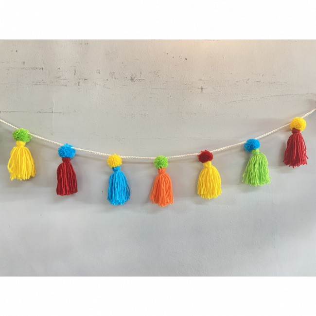 Bandeirola tassel pompom verde amarelo vermelho azul laranja