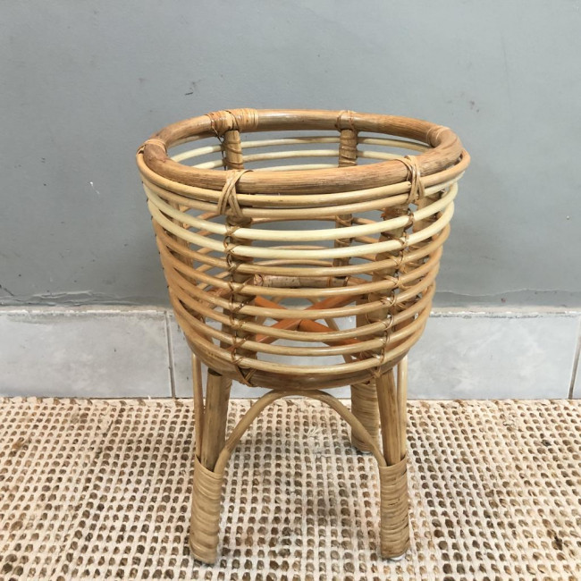 CACHEPOT RATTAN COM PÉ