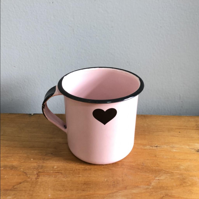 Caneca rosa coração preto