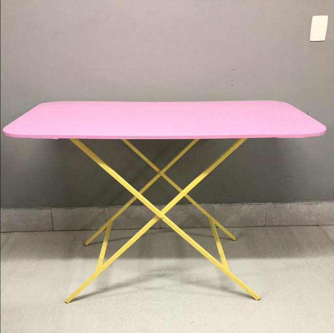 Mesa ferro rosa e amarela  desmontável