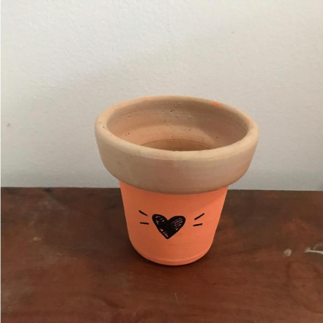 Vaso barro laranja coração