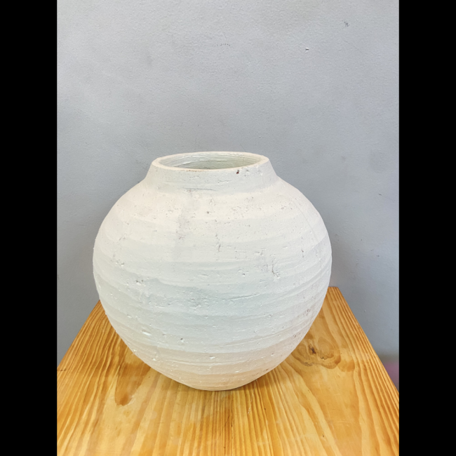 Vaso branco bola pedra 28 cm altura