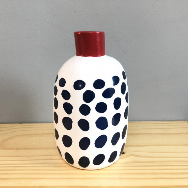 Vaso branco bolinha azul contorno vermelho