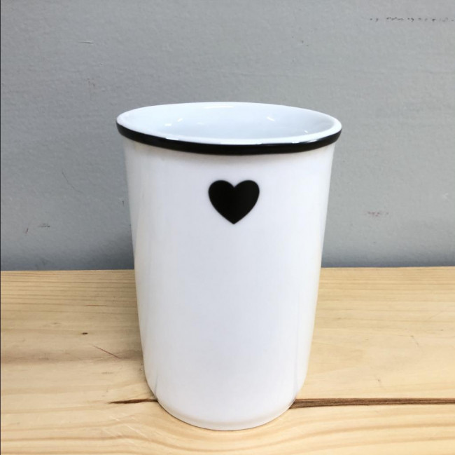 Vaso cerâmica branco coração preto